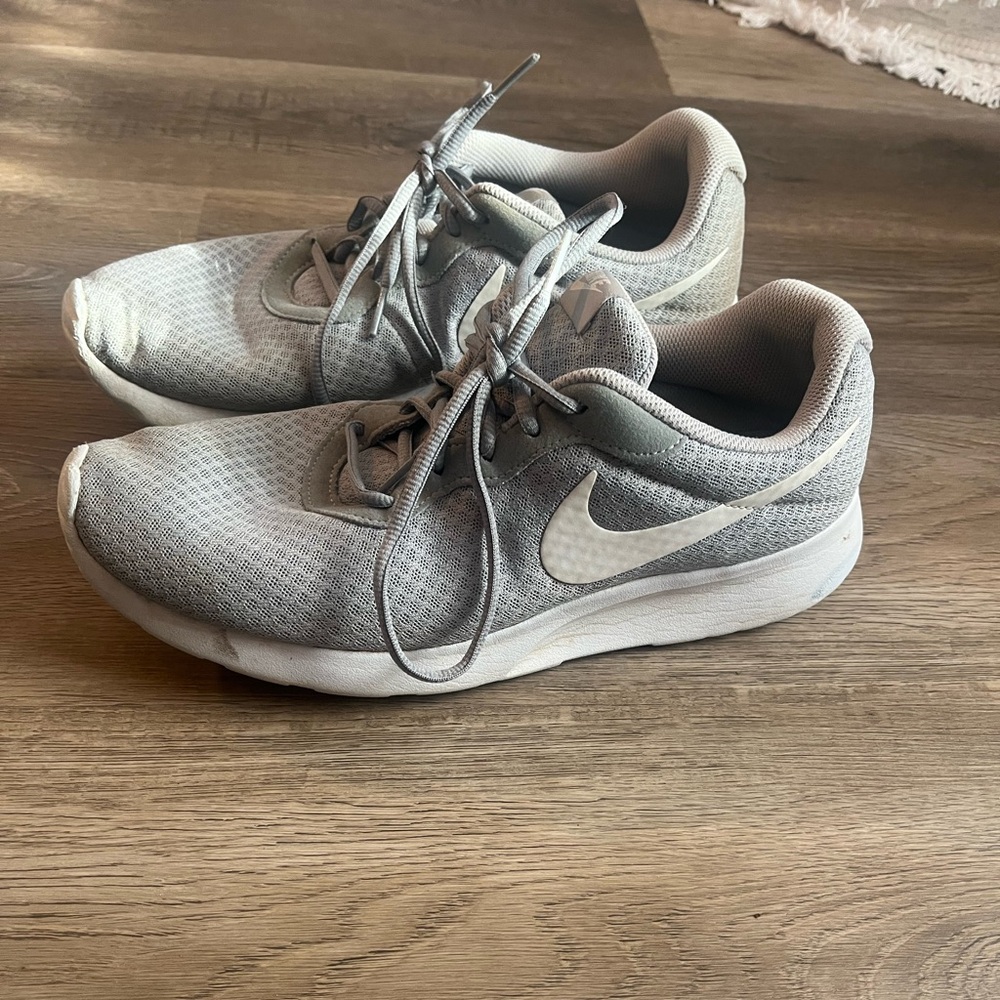 Nike tennis shoes